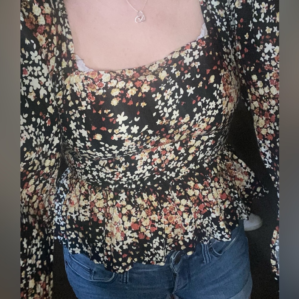 Women’s Shop Neighbor Los Angeles Rose & Remington Boho Floral Print Top - Picture 4 of 10